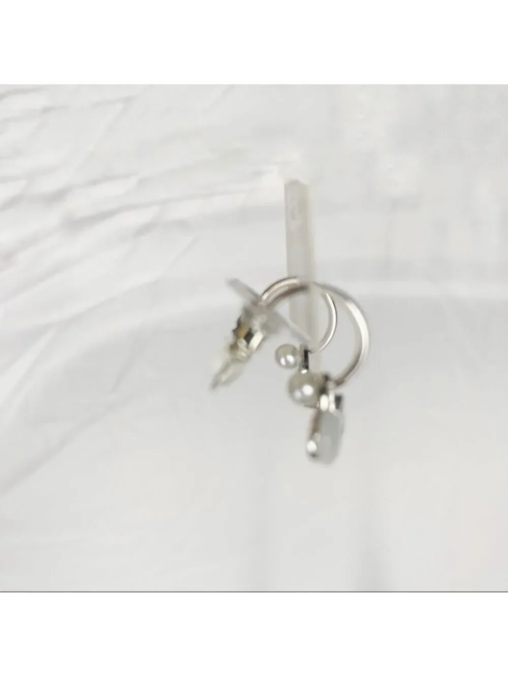 𝅺new STOCK-Dainty, Elegant Silver /Pearl Earring